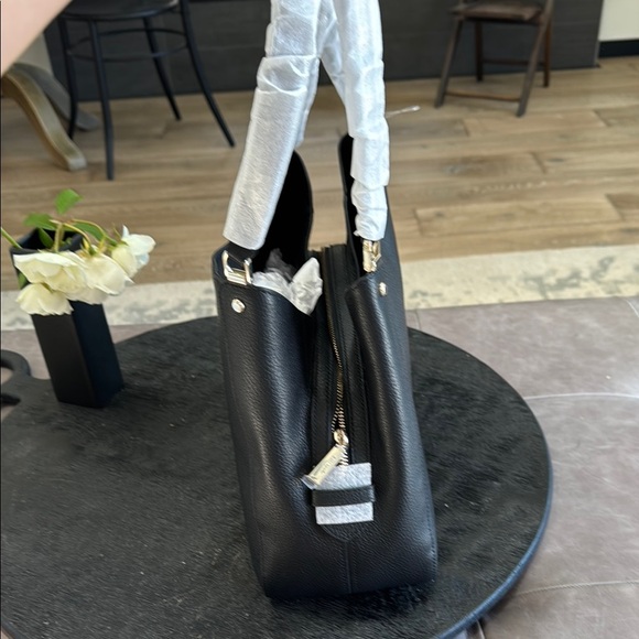 Kate Spade Black Shoulder Bag with Textured Leather - Picture 4 of 11